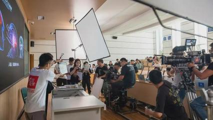 《一日百年》 沈陽城市學院以舞臺藝術詮釋百年風華